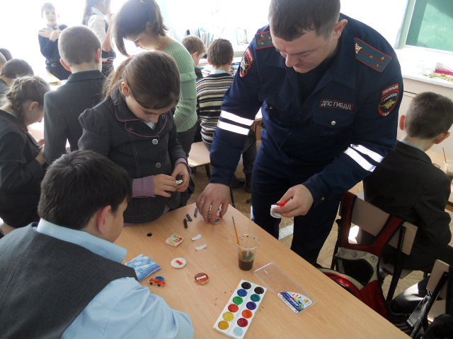 Ребята из Новоселицкого района сами сделали пособие для обучения ПДД