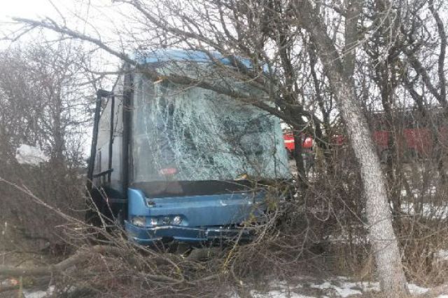 В массовой аварии на трассе "Кавказ" пострадали три человека