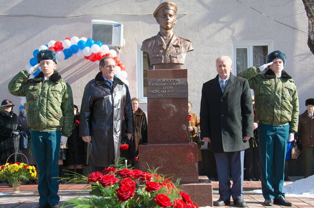 В краевом центре появился памятник Владиславу Духину