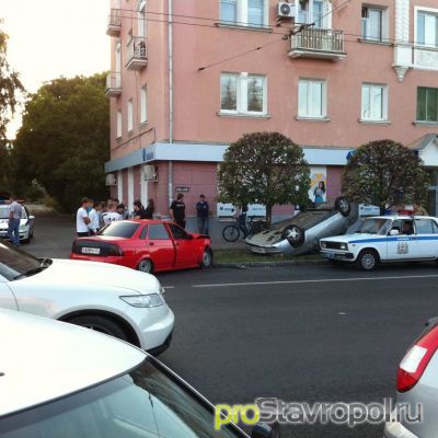 Сильная авария Лад «Приор» в самом центре Ставрополя
