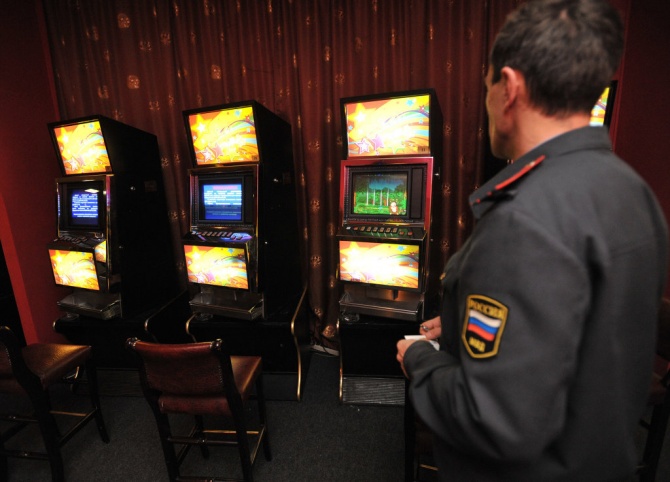 Полицейские "накрыли" подпольное казино на Комсомольской улице