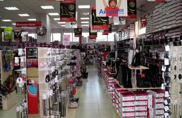 Двое несовершеннолетних украли из магазина в Ставрополе две пары ботинок