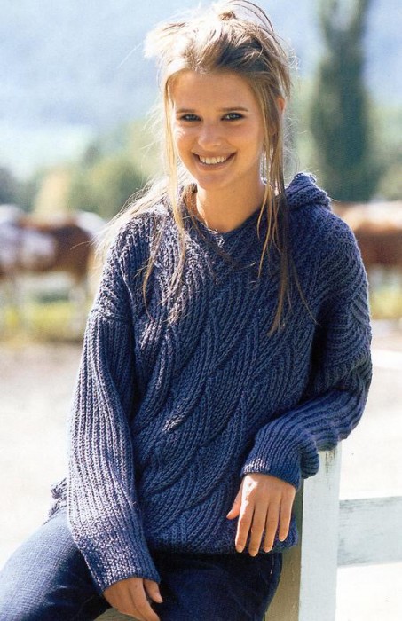 Связанный свитер